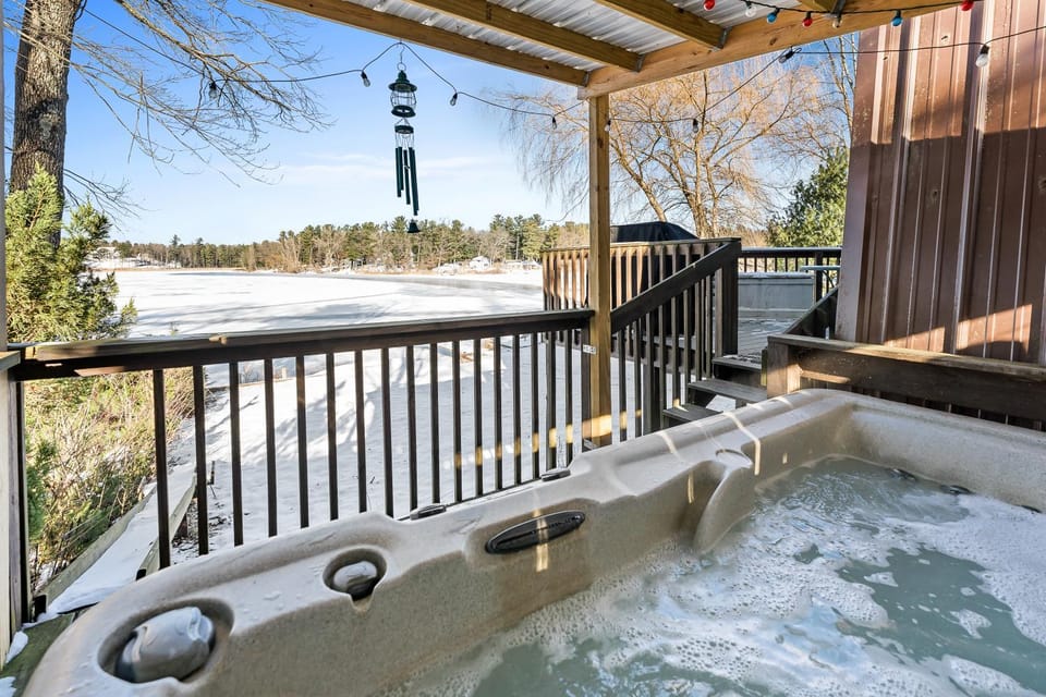 Crocker Lake Escape House in Michigan