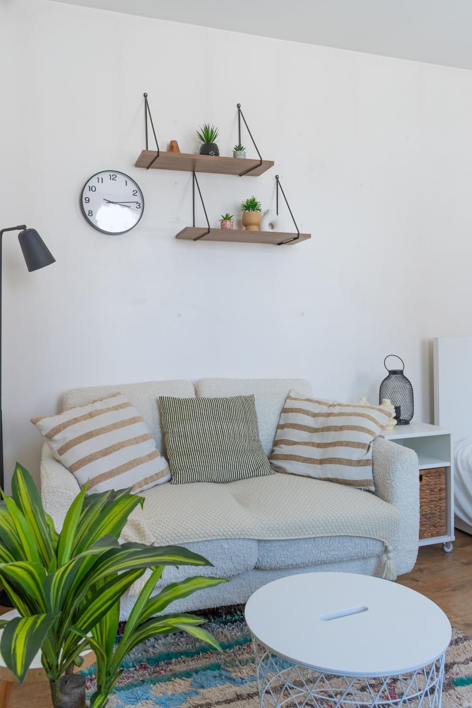Bed, TV and multimedia, Living room, Seating area, Bedroom, furniture, heating, internet, storage