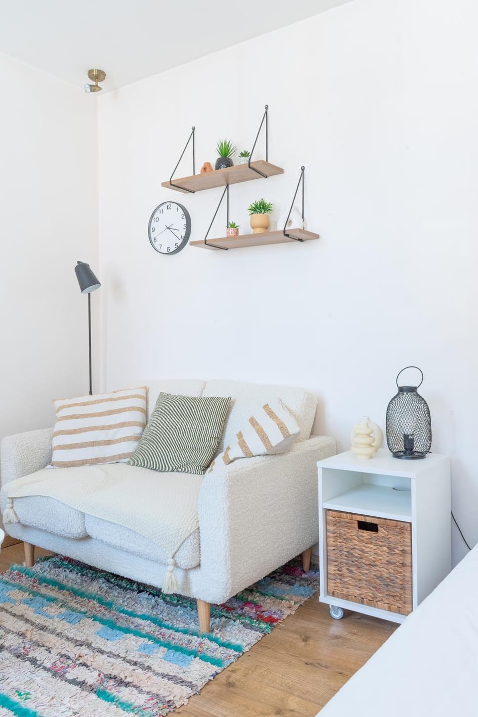 Bed, TV and multimedia, Living room, Seating area, Bedroom, furniture, heating, internet, storage
