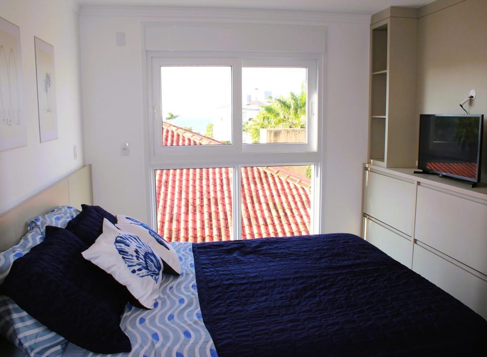 Bed, TV and multimedia, Decorative detail, Bedroom, Sea view, air conditioner