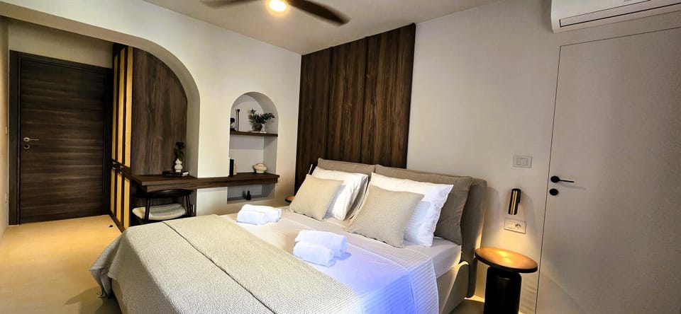 Bed, Photo of the whole room, Seating area, Bedroom, towels, wardrobe, air conditioner