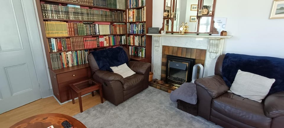 Library, Living room, Seating area
