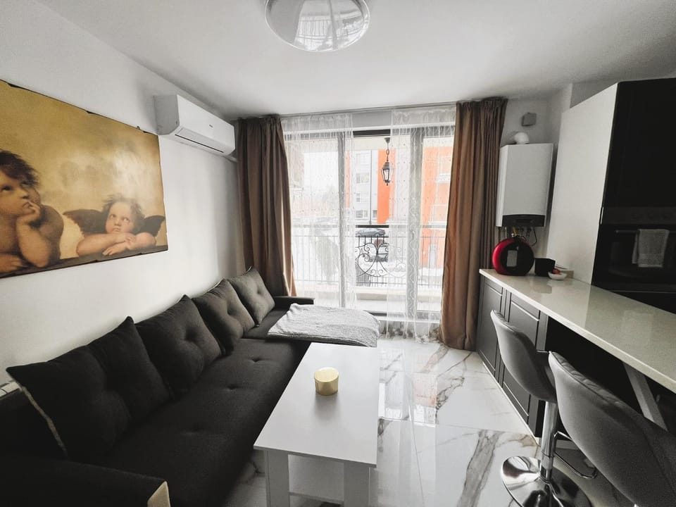 View (from property/room), View (from property/room), Balcony/Terrace, Kitchen or kitchenette, Living room, Decorative detail, Decorative detail, Seating area, Dining area, internet, air conditioner