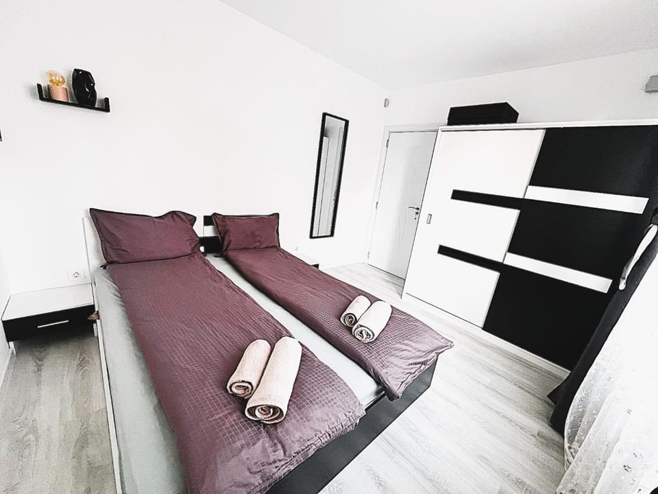 Bed, View (from property/room), Photo of the whole room, Decorative detail, Bedroom, towels, wardrobe