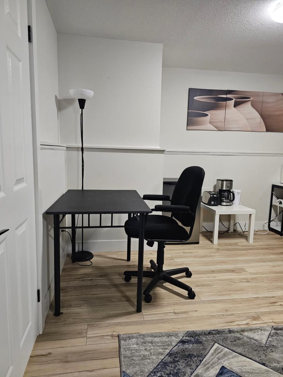 1 Bedroom Apartment with Living Room and Full Washroom to yourself alone and a private car park Apartment in London