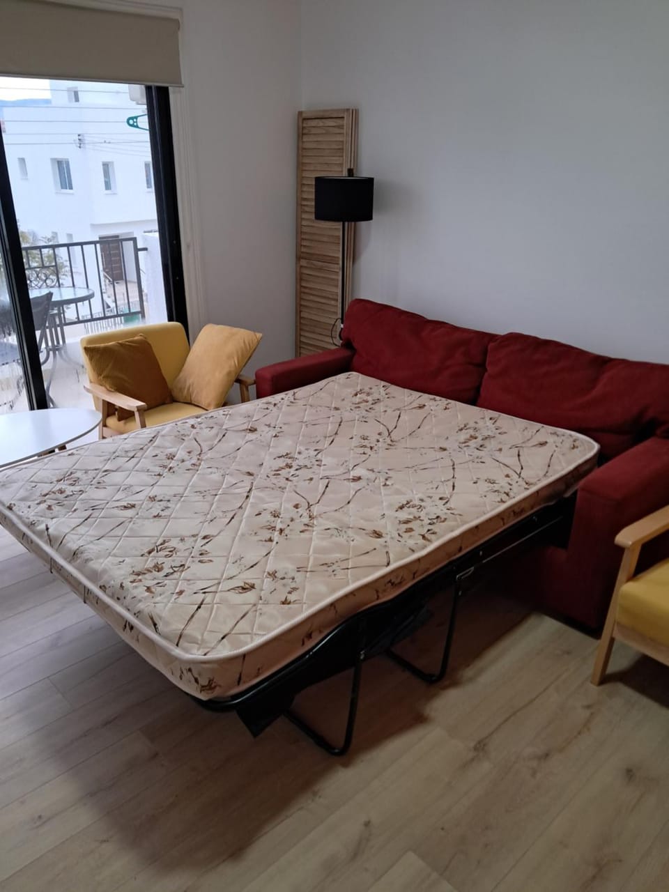 Bed, Living room