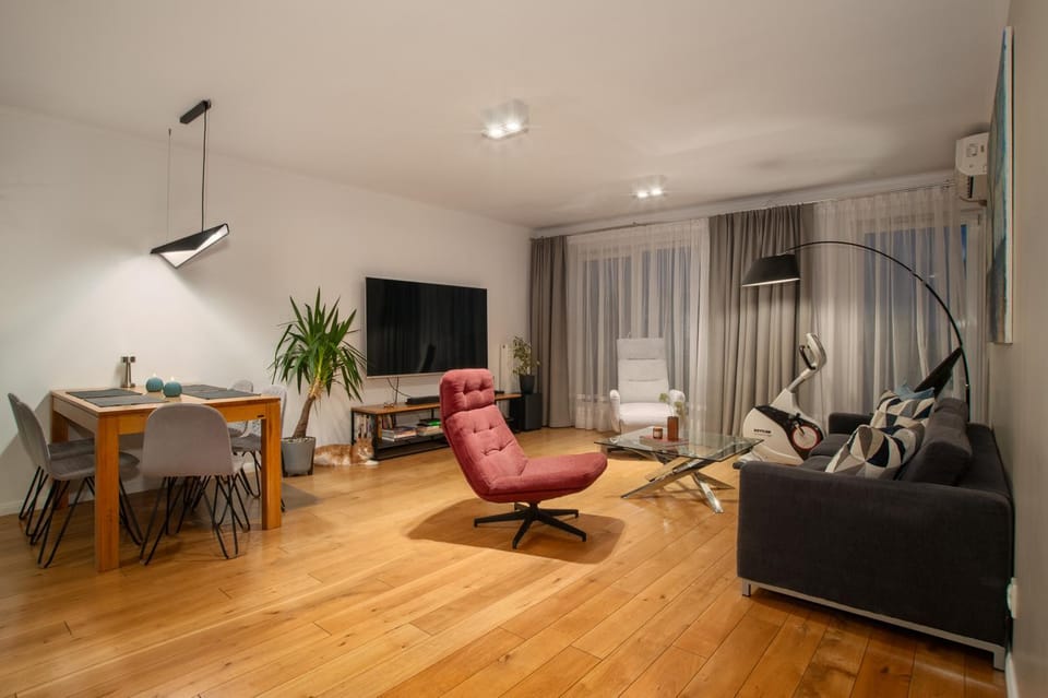 Communal lounge/ TV room, TV and multimedia, Living room, Dining area