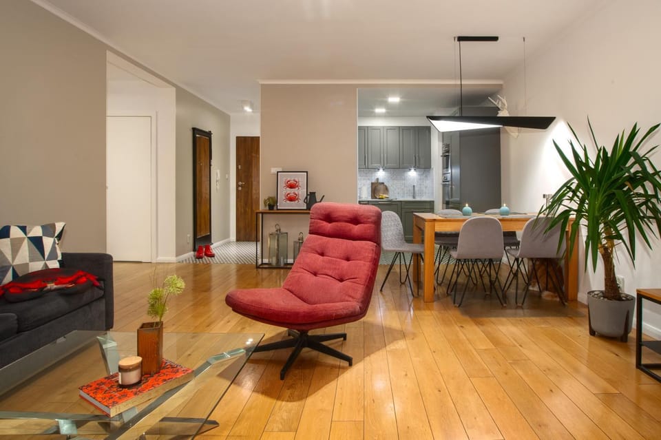 Living room, Lobby or reception, Seating area, Dining area, oven