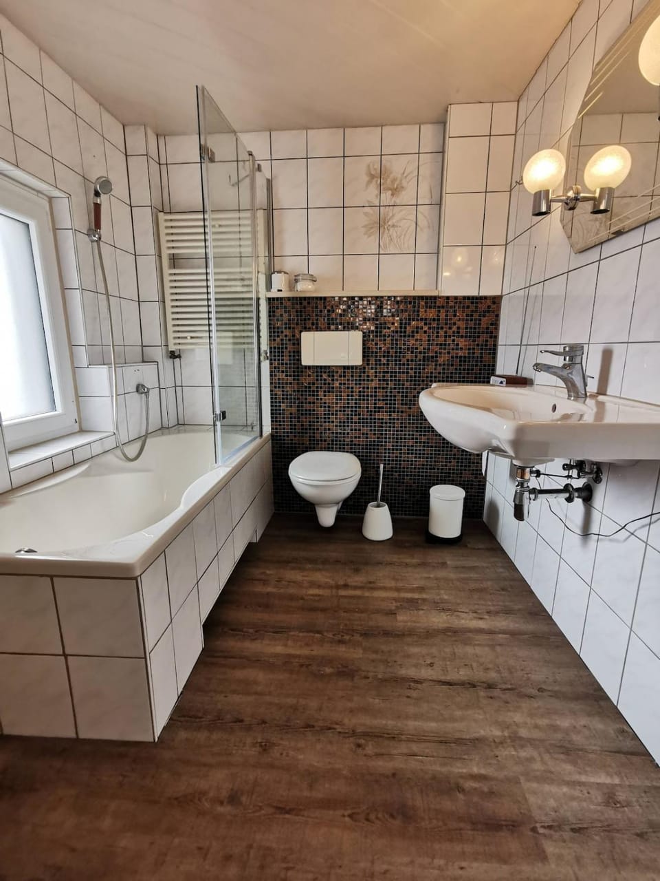 Shower, Toilet, Bathroom, Bath