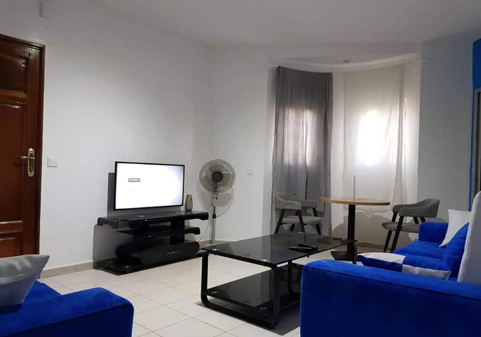 Communal lounge/ TV room, TV and multimedia, Living room, Seating area, Evening entertainment