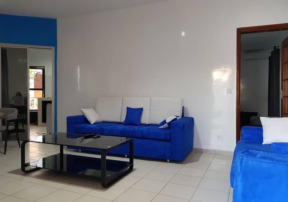 Bed, Living room, Photo of the whole room, Seating area, Bedroom
