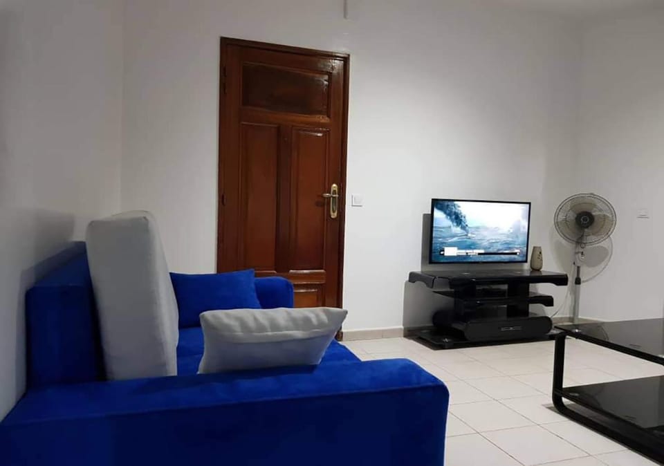Communal lounge/ TV room, TV and multimedia, Living room, Seating area, Evening entertainment, air conditioner