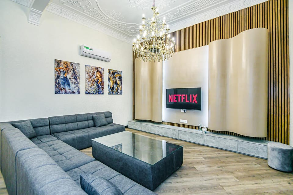 TV and multimedia, Living room, Seating area, air conditioner