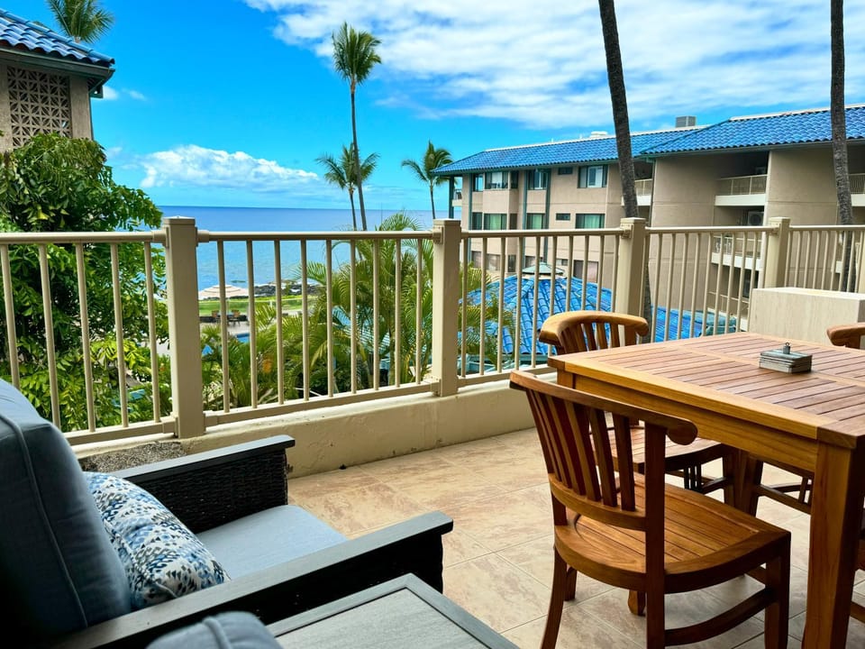 Patio, Natural landscape, View (from property/room), Balcony/Terrace, Seating area, Dining area, Sea view