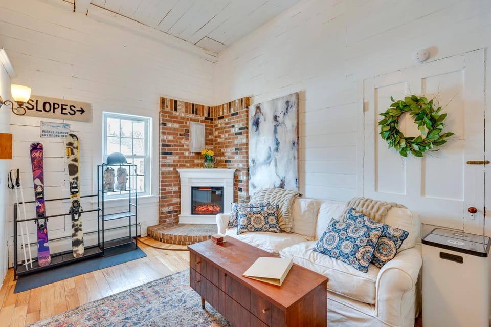 1 Mi to Cranmore Mountain: Charming Conway Apt! Apartment in North Conway