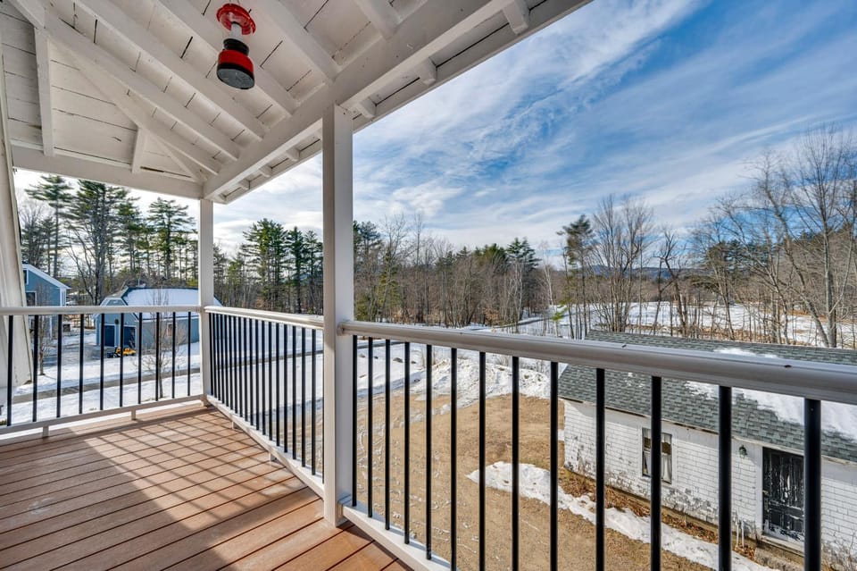 1 Mi to Cranmore Mountain: Charming Conway Apt! Apartment in North Conway