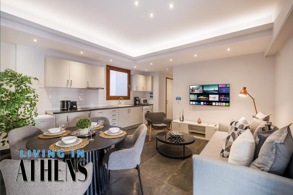 TV and multimedia, Seating area, Dining area, kitchen