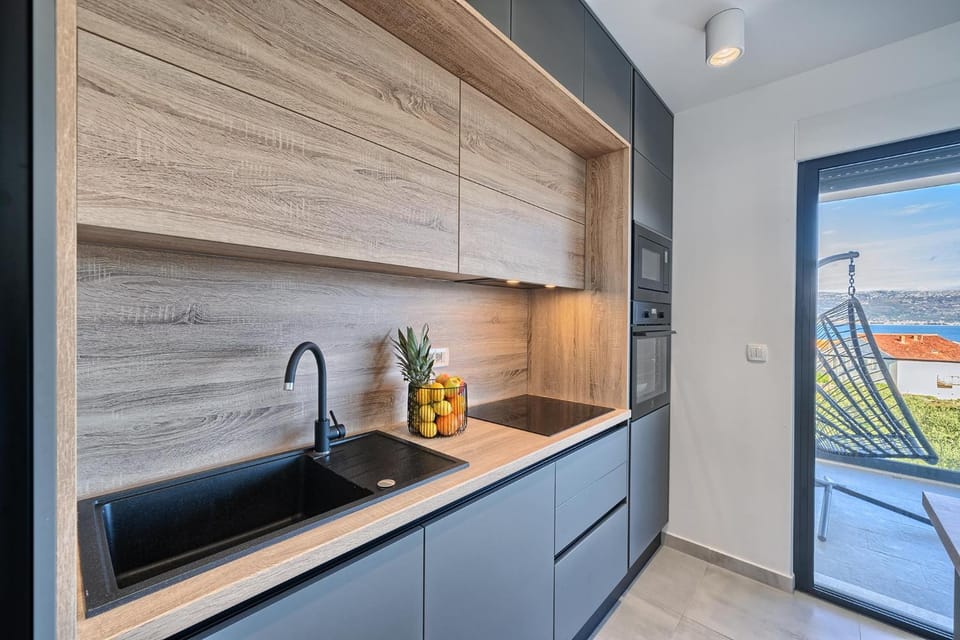 Natural landscape, Kitchen or kitchenette