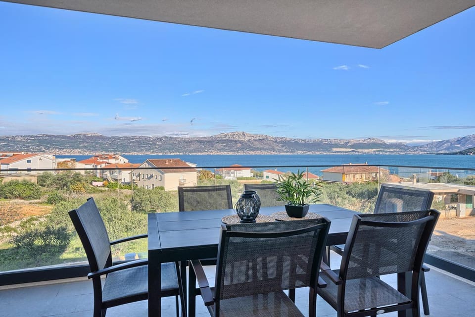 Day, Natural landscape, View (from property/room), Balcony/Terrace, Mountain view, Sea view