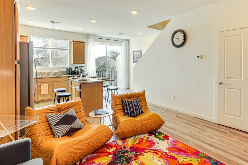 4 Mi to Dtwn Family-Friendly Townhome in Reno House in Reno