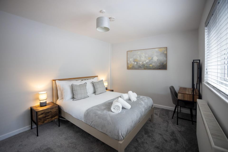 Photo of the whole room, Bedroom