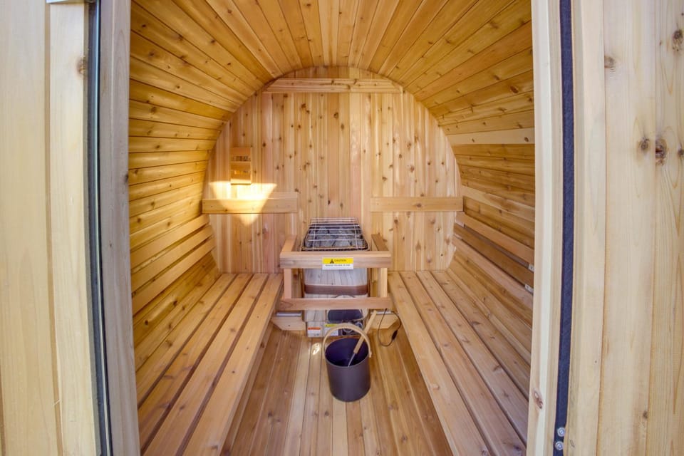 Red Lodge Cabin w/ Hot Tub ~ 1/2 Mi to Downtown! Cabin in Red Lodge