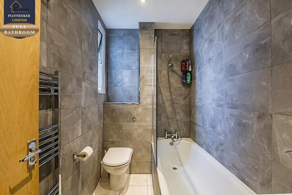 Cosy London Room West Kensington Tube Sleeps 2 Apartment in City of Westminster