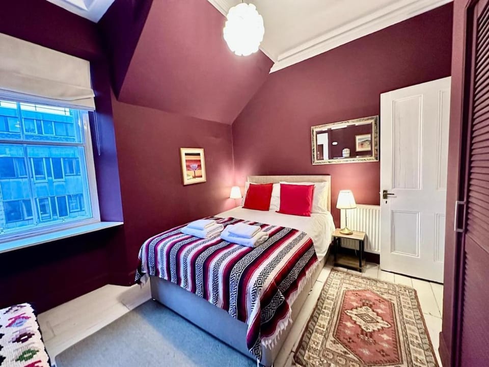 Boho Central Old Town base Apartment in Edinburgh