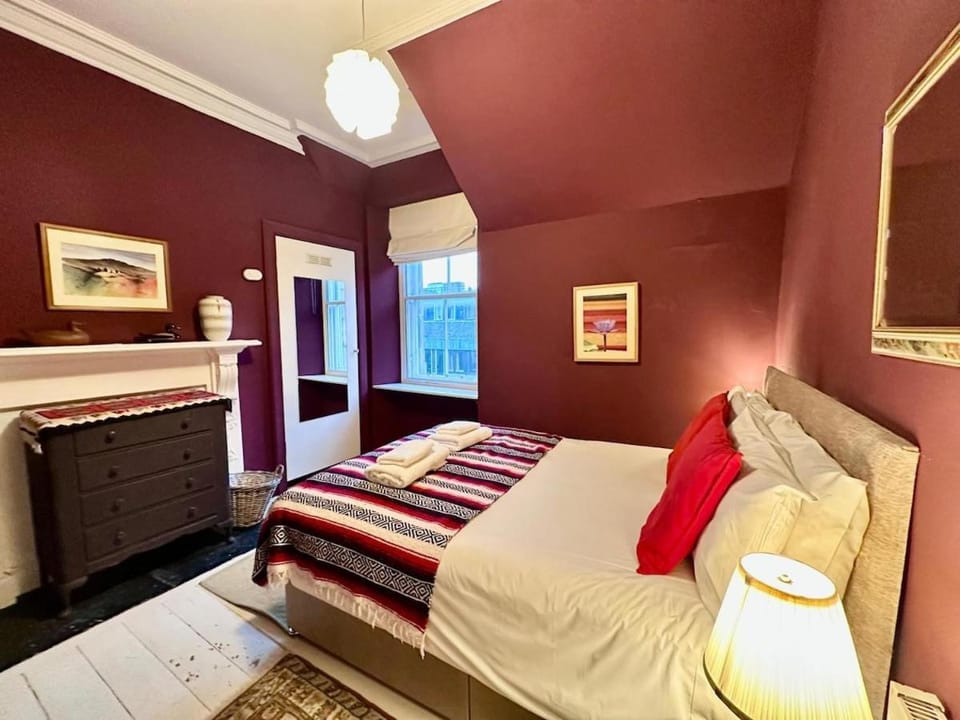 Boho Central Old Town base Apartment in Edinburgh