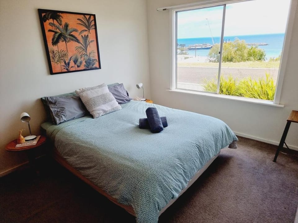 Bed, Bedroom, Sea view
