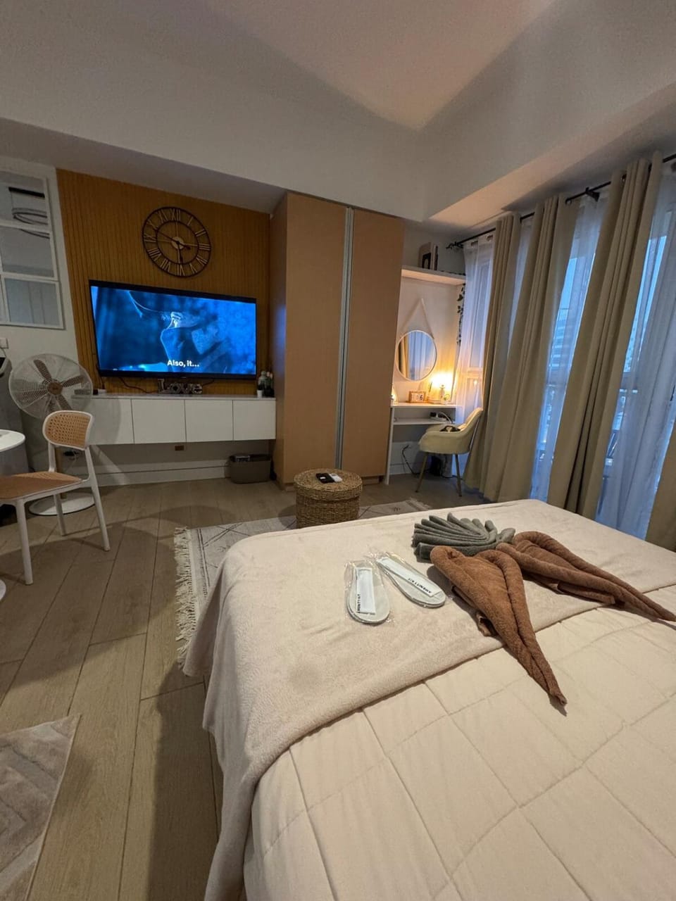 Spacious Staycation with venice grand canal view Apartment in Makati