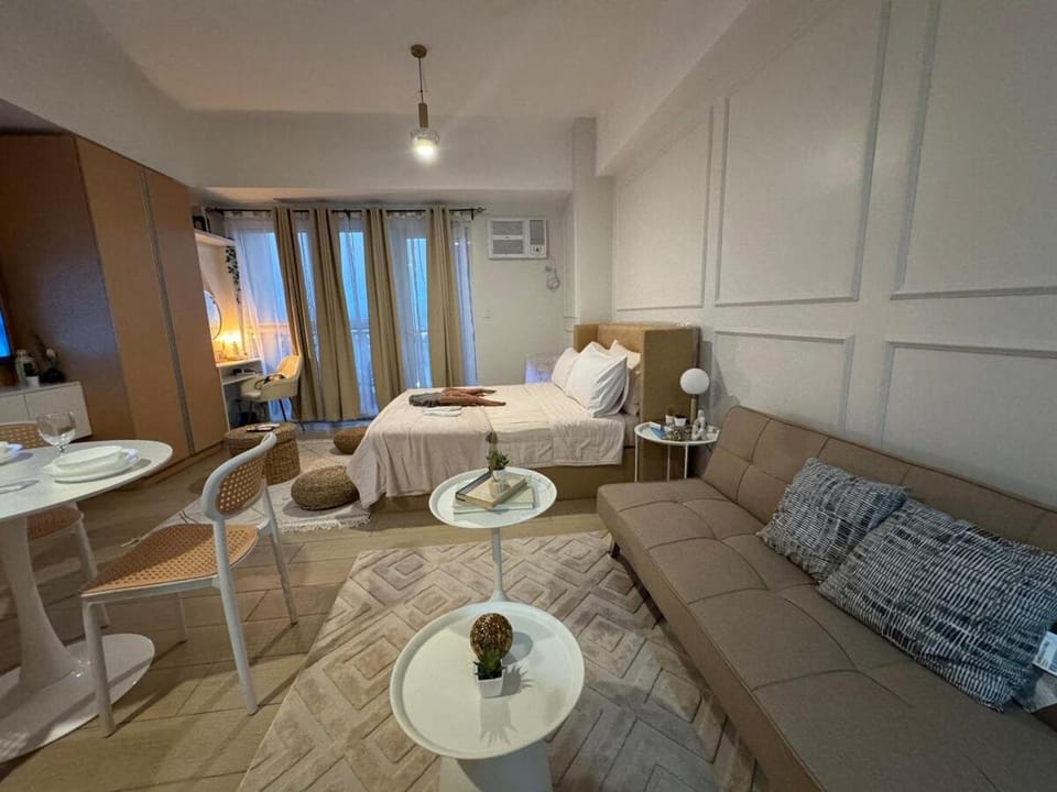 Spacious Staycation with venice grand canal view Apartment in Makati