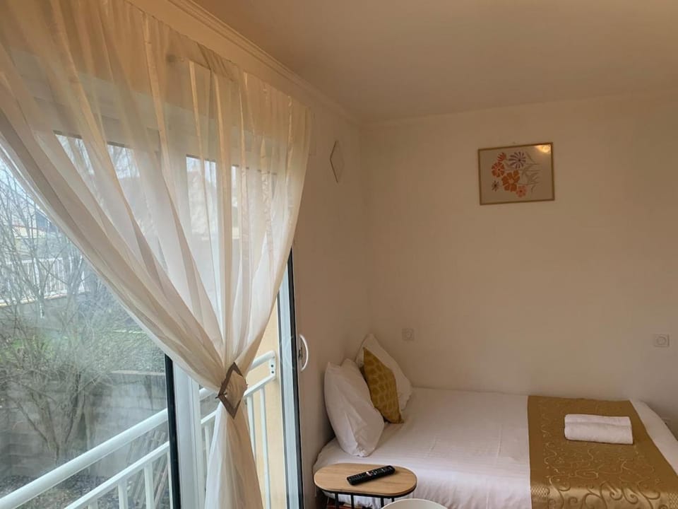 Charming Studio with Balneo Shower, Parking Included Apartment in Île-de-France