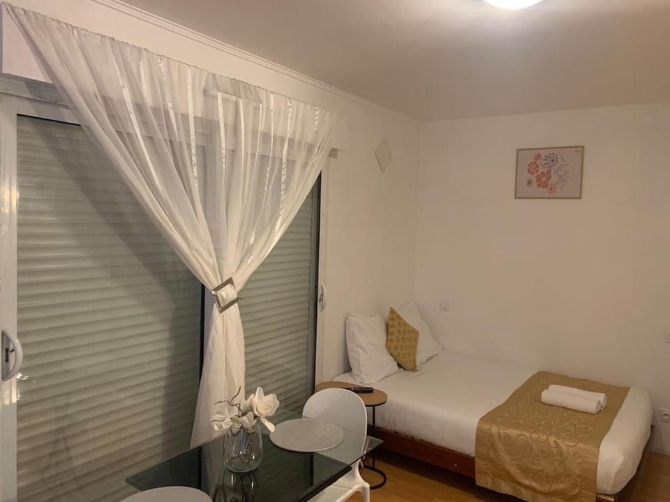 Charming Studio with Balneo Shower, Parking Included Apartment in Île-de-France