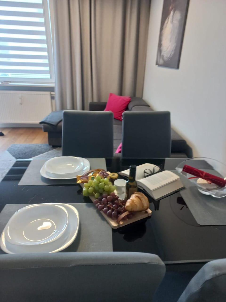 Living room, Food and drinks, Dining area, Food