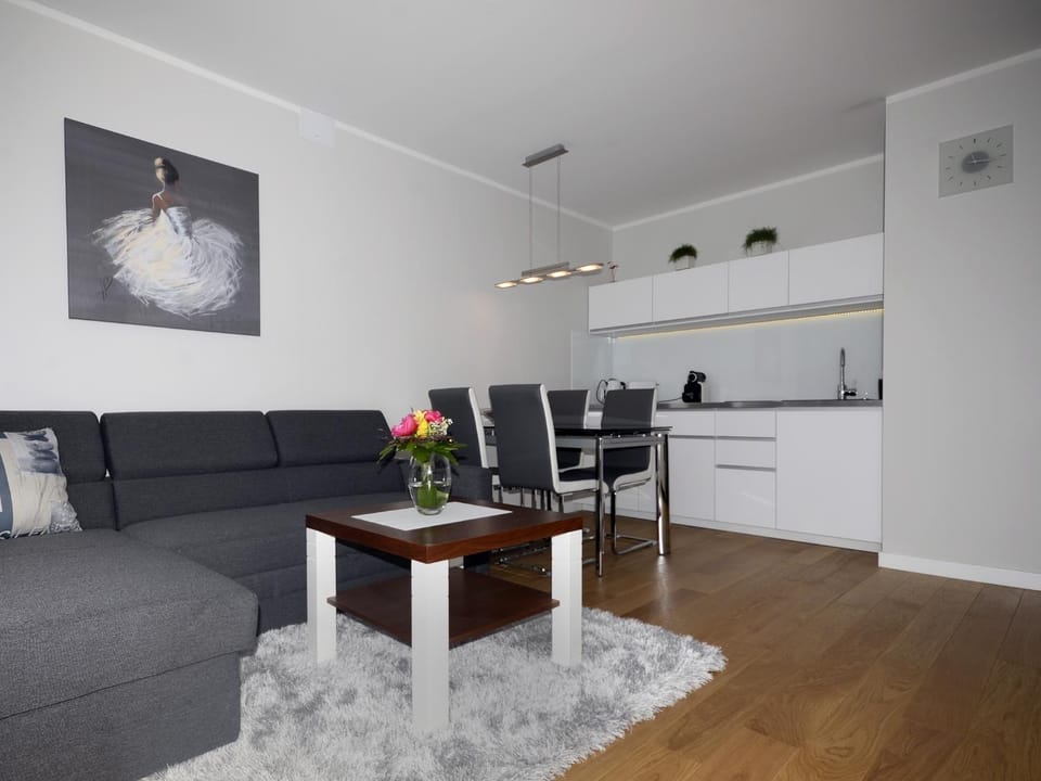 Nightclub / DJ, Coffee/tea facilities, Living room, Photo of the whole room, Seating area, Dining area, Communal kitchen