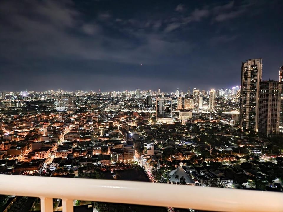 Cozy City View 2br Apt in Makati with 60inch tv Apartment in Makati