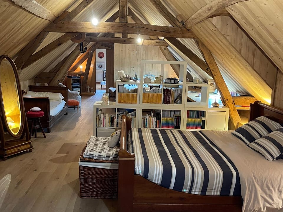 Chambre spacieuse avec piscine et parking privé - FR-1-410-464 Bed and Breakfast in Pays de la Loire