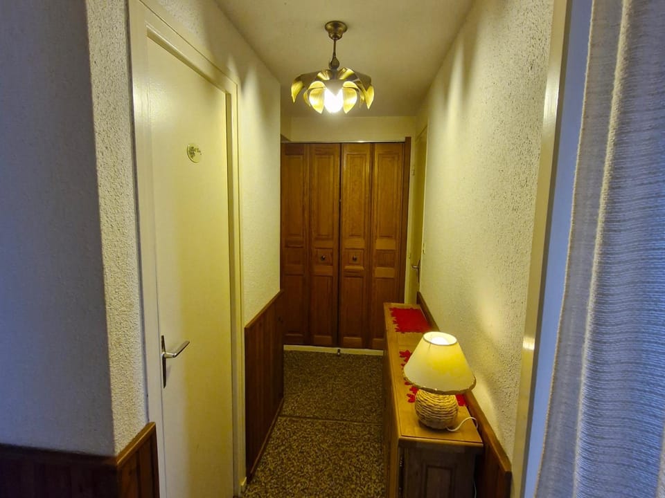 Appartement spacieux au pied des pistes à Super Besse - FR-1-814-87 Apartment in Besse-et-Saint-Anastaise