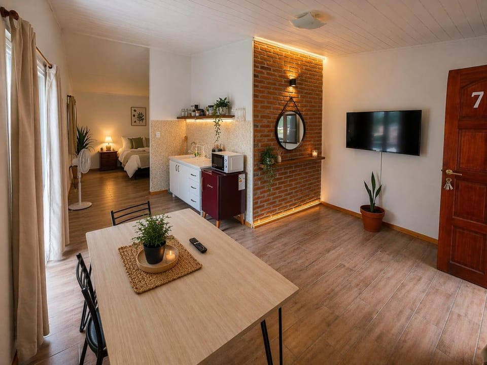 Communal lounge/ TV room, Bed, TV and multimedia, Photo of the whole room, Dining area