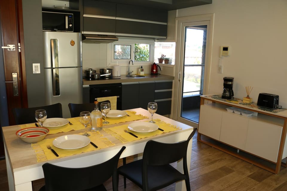 Kitchen or kitchenette, Food, minibar, oven, stove, toaster