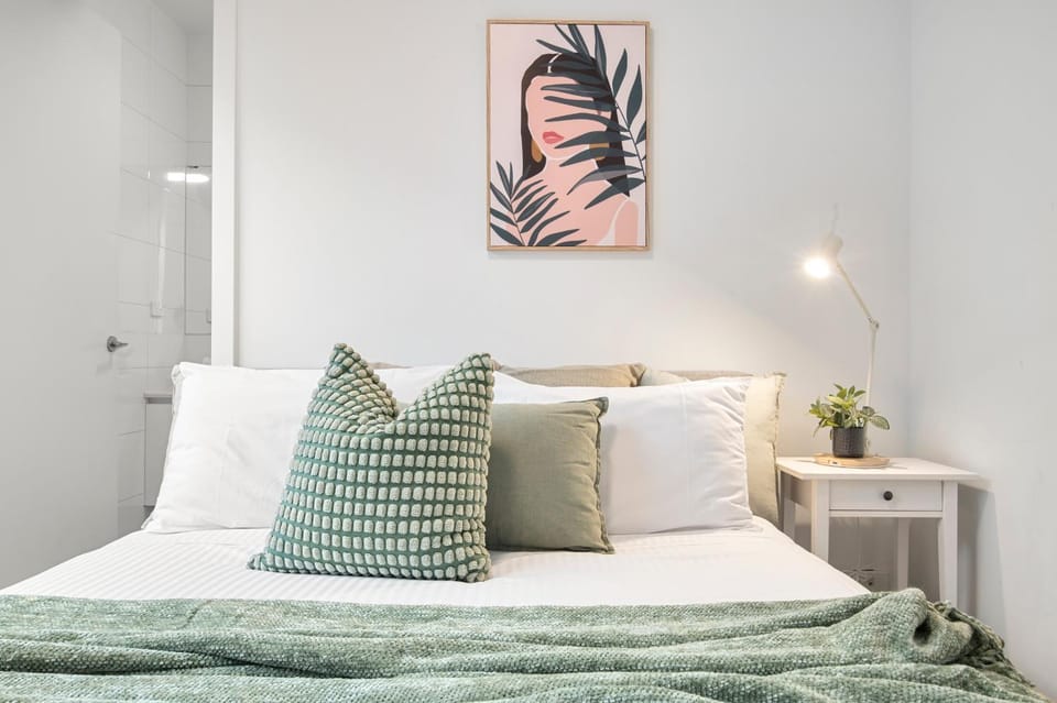 Paradise Getaway 3BR Apt in Clayton with Free Parking Apartment in City of Monash