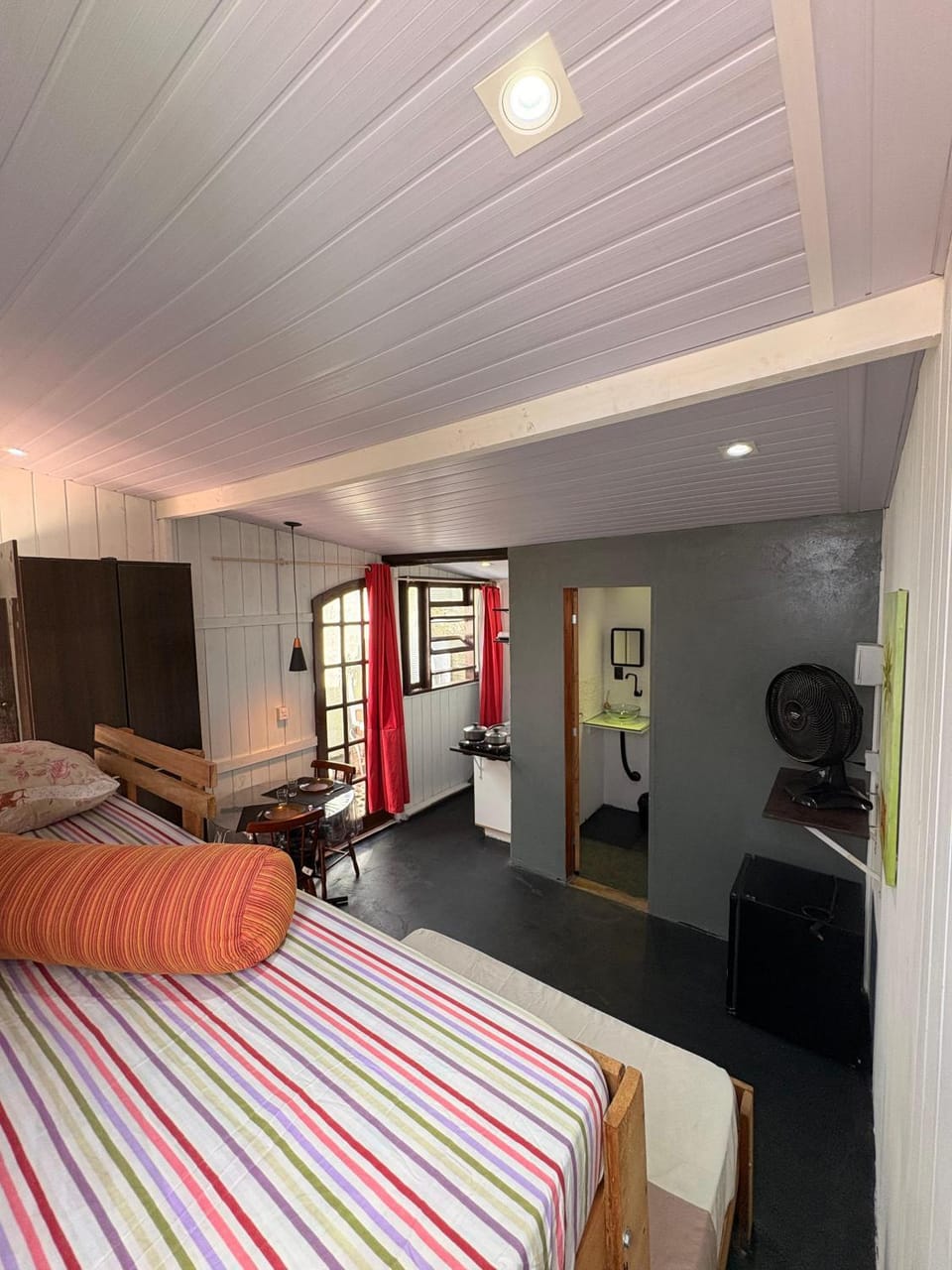 Bed, TV and multimedia, Photo of the whole room, Bedroom, wardrobe