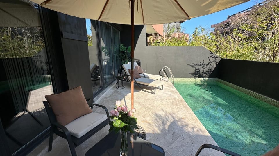 Pool view, Pool view, Swimming pool, sunbed