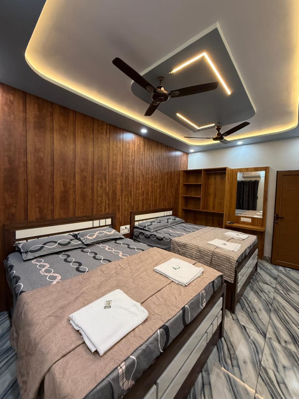TV and multimedia, Photo of the whole room, Bedroom, wardrobe, air conditioner