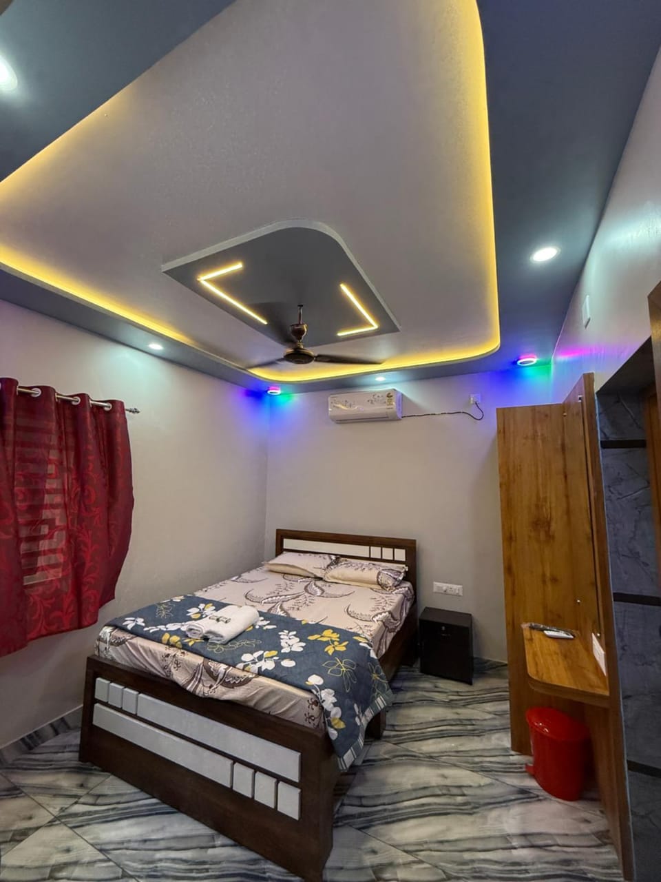 Bedroom, wardrobe, air conditioner