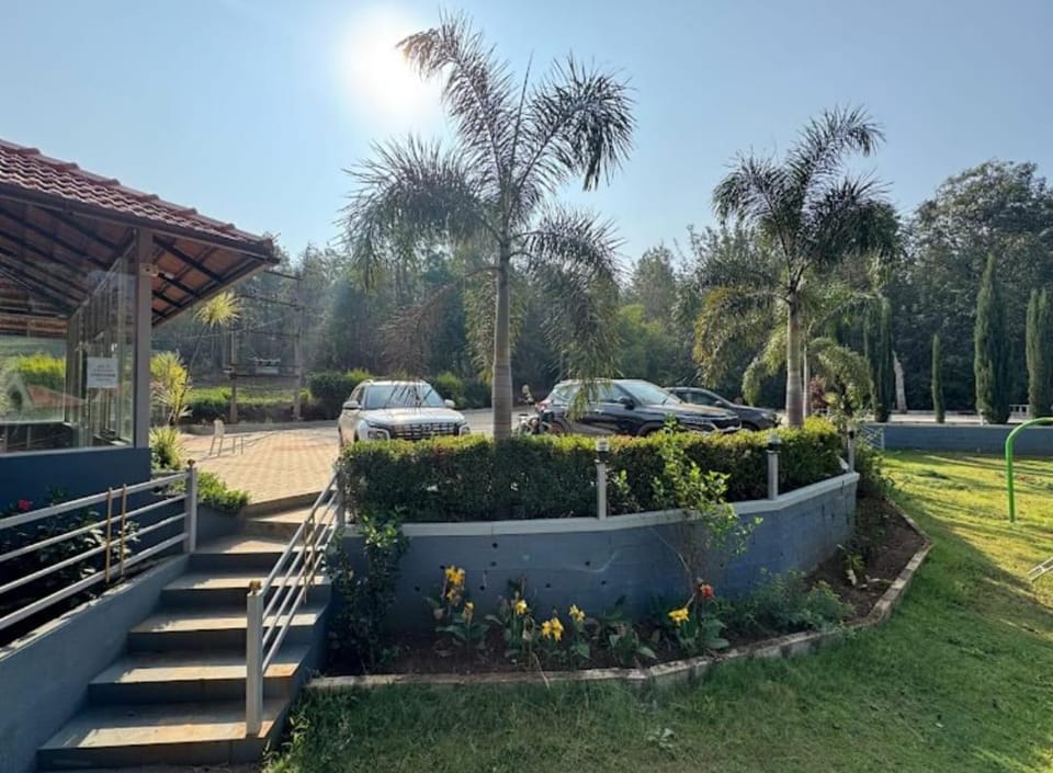Garden view, Parking