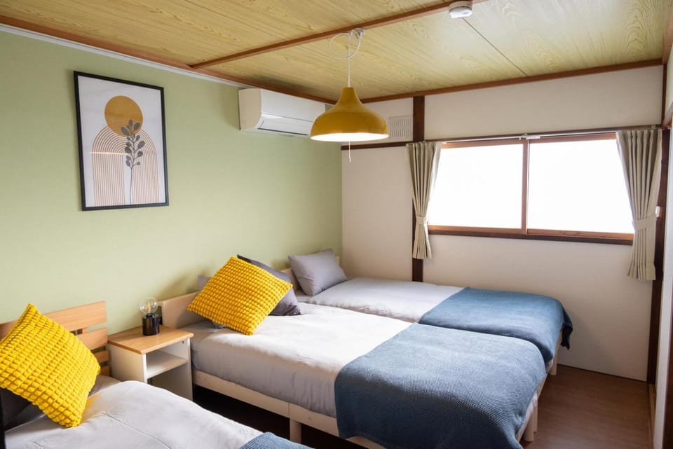 Bed, Photo of the whole room, Bedroom, air conditioner