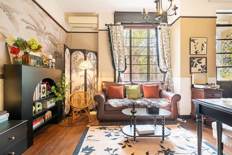 Living room, Seating area, air conditioner