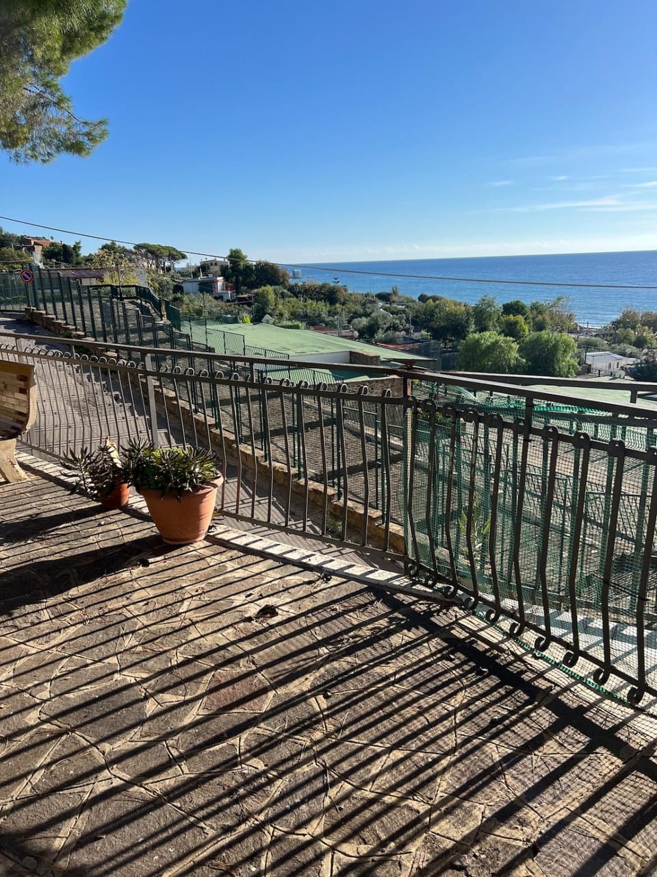 la playa del sol House in Campania